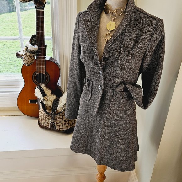 Tailored Tweed Suit (Jacket with Matching Pleated Skirt) - Picture 3 of 7
